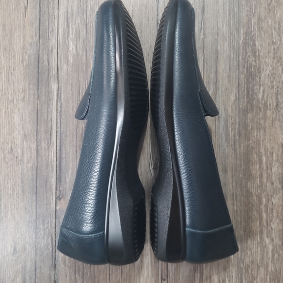 Trotters Leather Slip On Loafer Shoe Size 6.5 Women Blue Flats - Picture 3 of 7